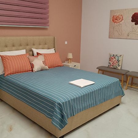 Ebony And Ivory Suites Dhrosiá Ngoại thất bức ảnh