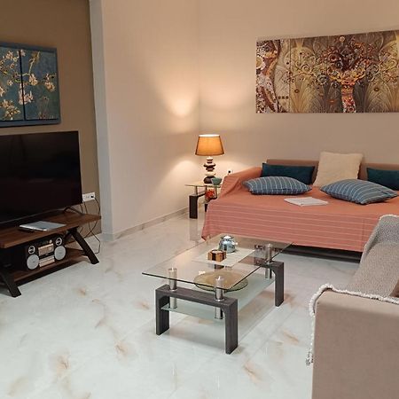 Ebony And Ivory Suites Dhrosiá Ngoại thất bức ảnh