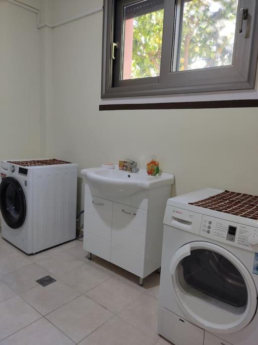 Ebony And Ivory Suites Dhrosiá Ngoại thất bức ảnh
